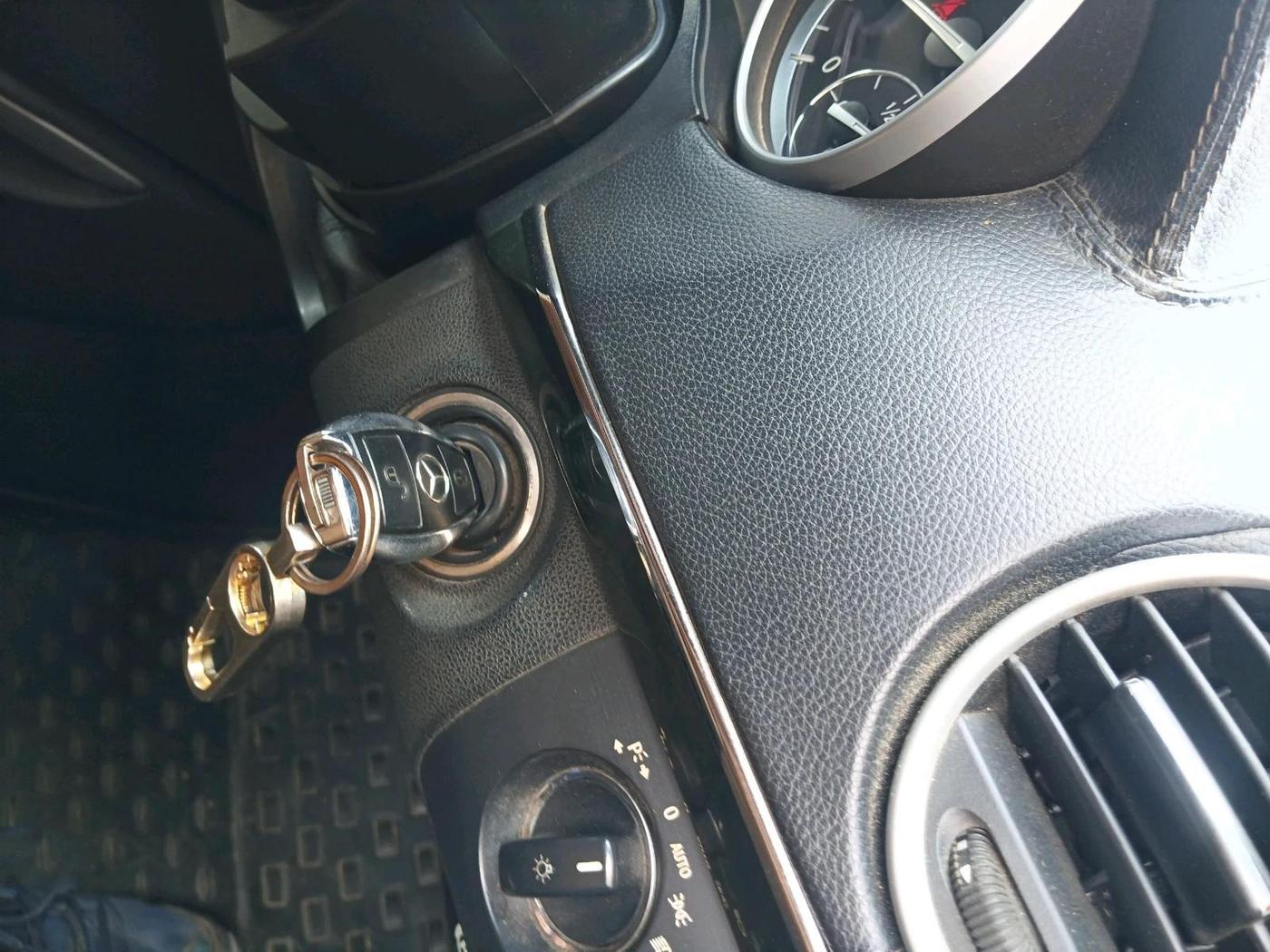 2011 Mercedes Benz Ml Class 350 CDI, Diesel, Automatic, 1,93,107 km, interior