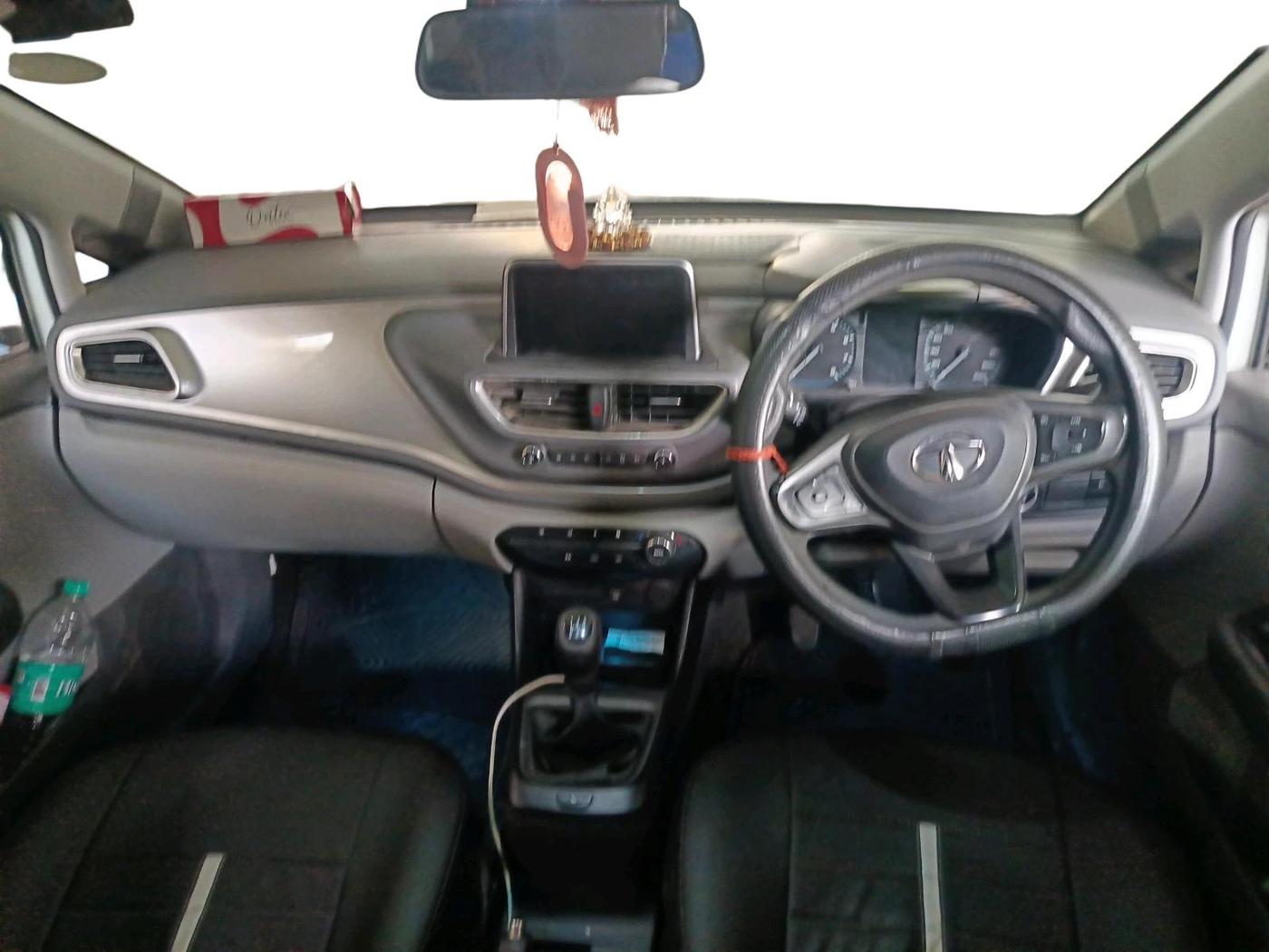 2020 Tata ALTROZ XT PETROL, Petrol, Manual, 24,946 km, interior