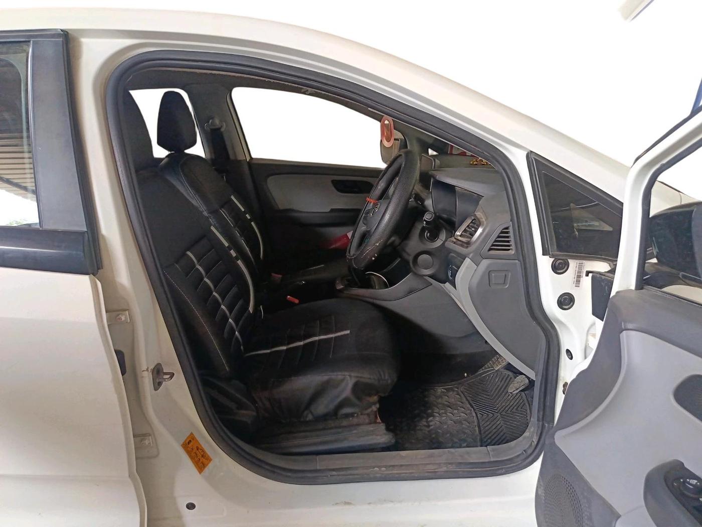 2020 Tata ALTROZ XT PETROL, Petrol, Manual, 24,946 km, interior