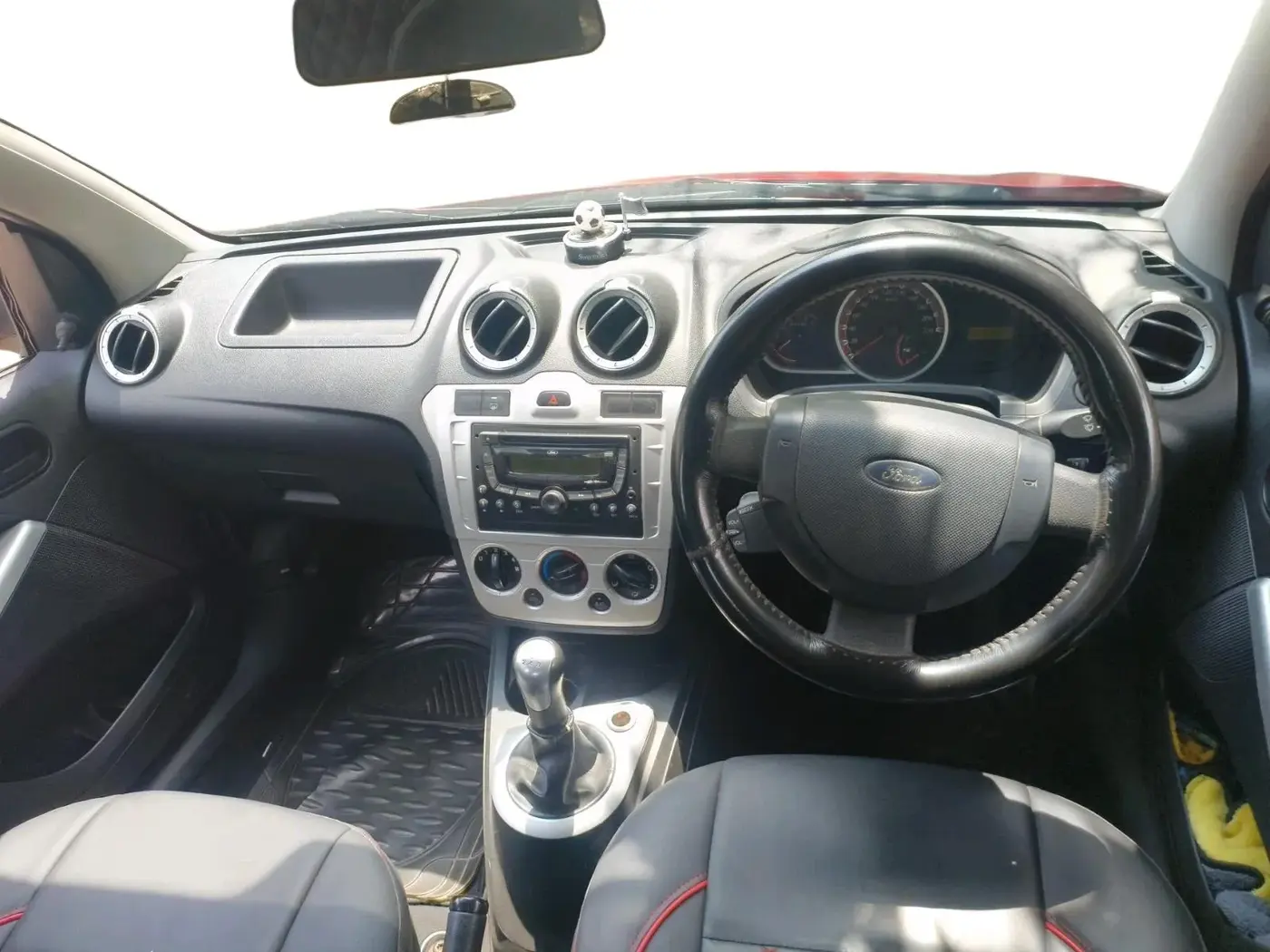 2013 Ford Figo ZXI 1.2 PETROL, Petrol, Manual, 34,279 km, interior