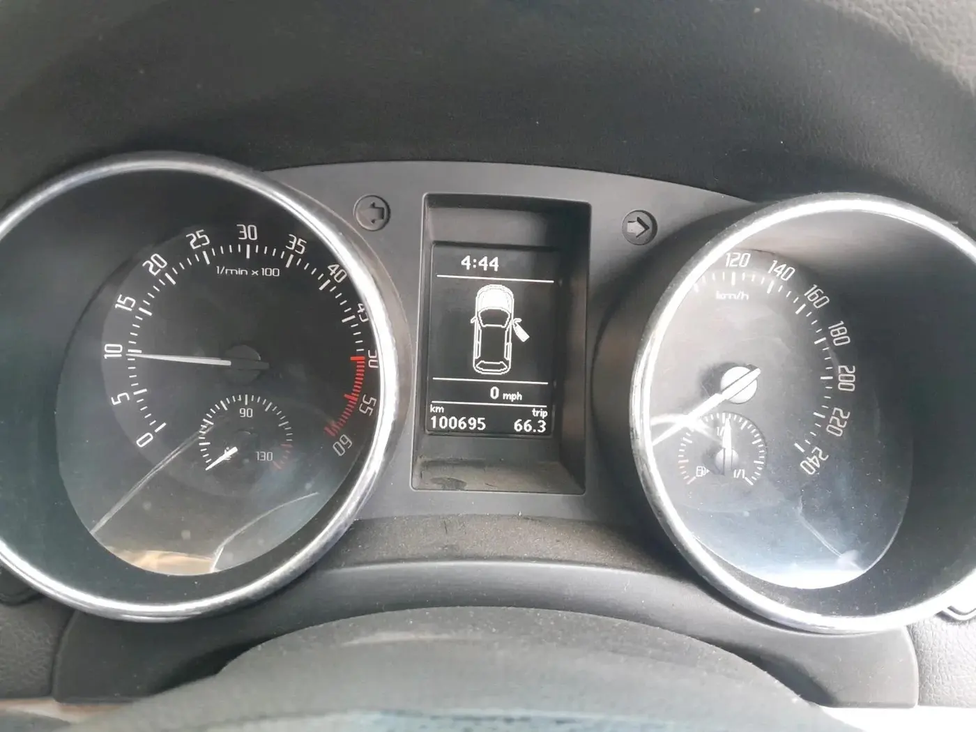 2013 Skoda Yeti ACTIVE 2.0 TDI CR 4X2, Diesel, Manual, 1,01,761 km, interior