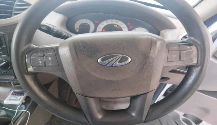 2013 Mahindra Xylo H9 BS IV, Diesel, Manual, 2,19,045 km, interior