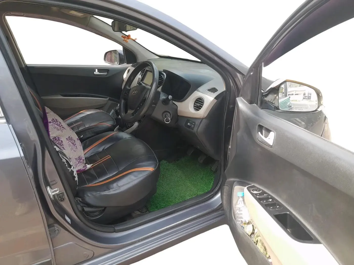2017 Hyundai Grand i10 SPORTZ (O) 1.2 KAPPA VTVT, CNG, Manual, 1,89,503 km, interior