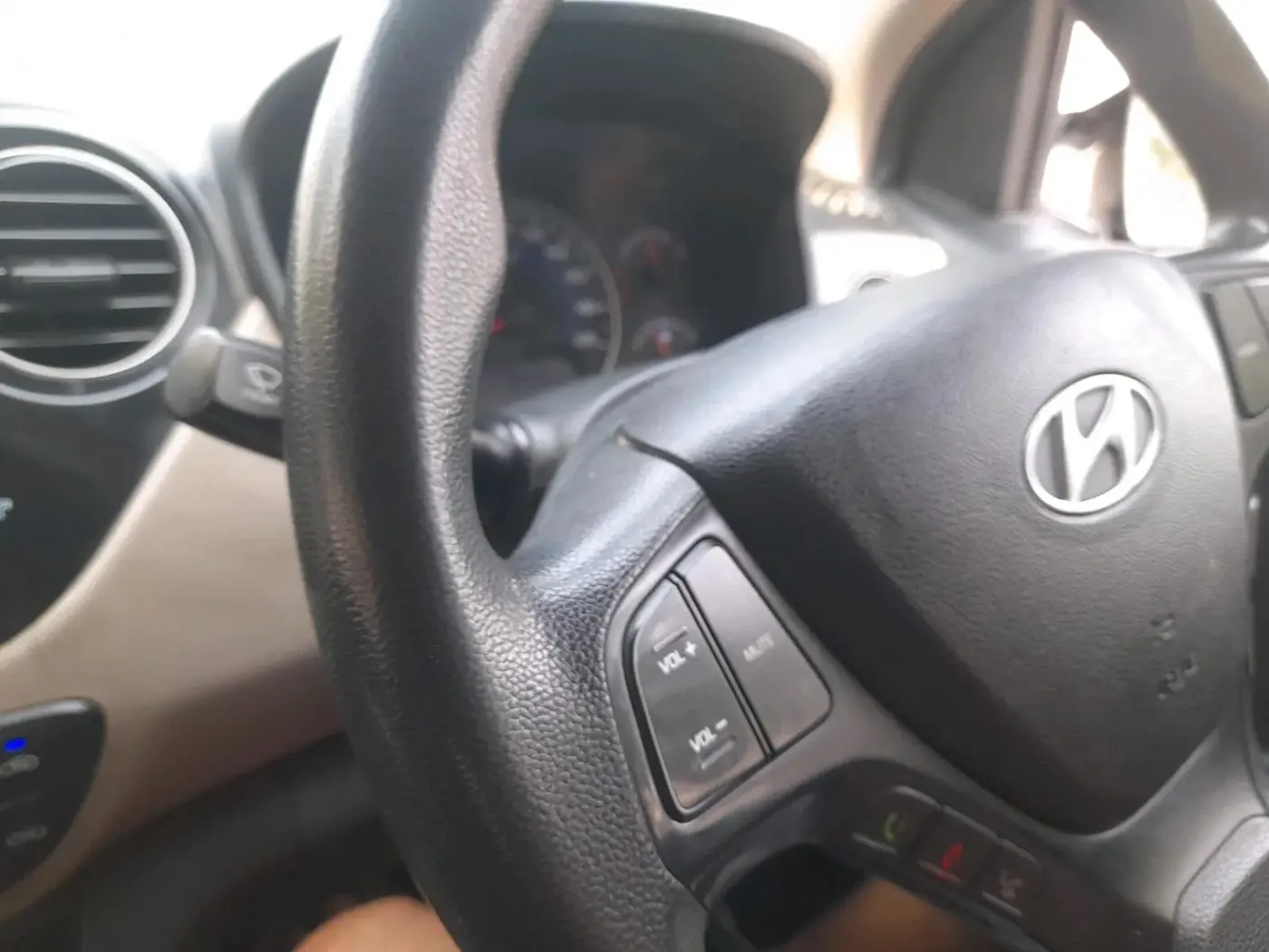 2017 Hyundai Grand i10 SPORTZ (O) 1.2 KAPPA VTVT, CNG, Manual, 1,89,503 km, interior