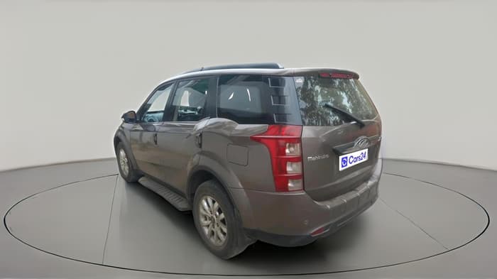 2017 Mahindra XUV500 W10, Diesel, Manual, 1,44,576 km, exterior