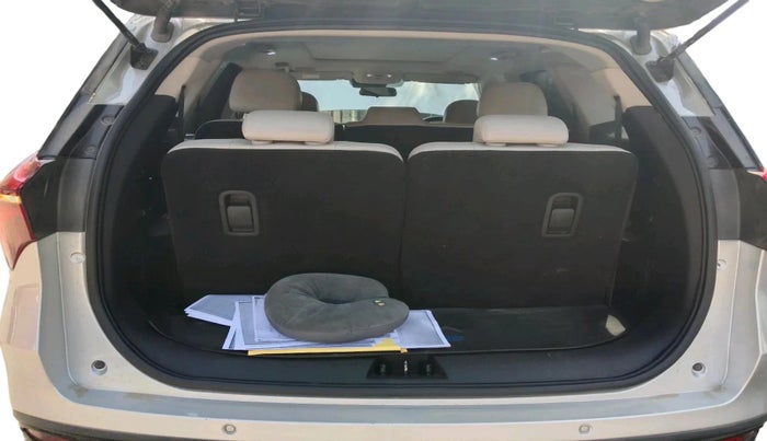 2021 Mahindra XUV700 AX 7 LUXURY P AT 7 STR, Petrol, Automatic, 49,311 km, exterior