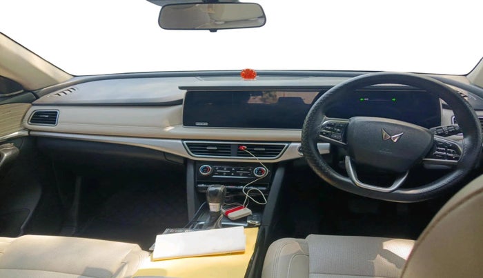 2021 Mahindra XUV700 AX 7 LUXURY P AT 7 STR, Petrol, Automatic, 49,311 km, interior