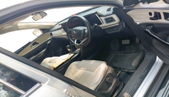 2021 Mahindra XUV700 AX 7 LUXURY P AT 7 STR, Petrol, Automatic, 49,311 km, interior