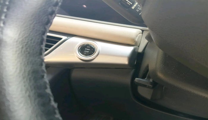 2021 Mahindra XUV700 AX 7 LUXURY P AT 7 STR, Petrol, Automatic, 49,311 km, interior