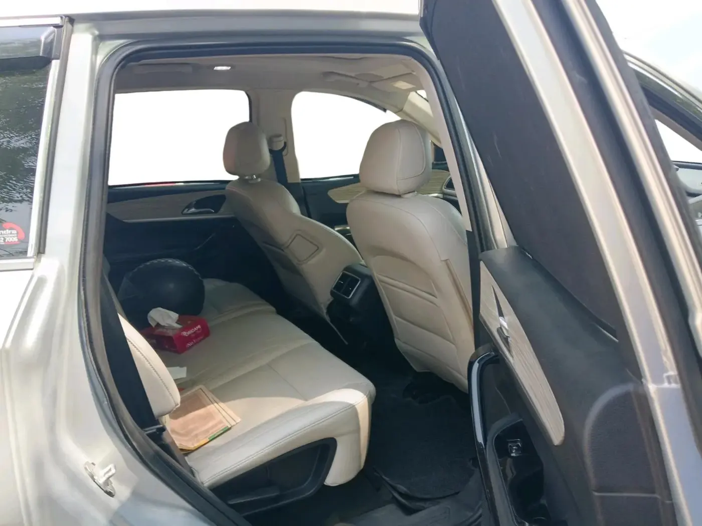 2021 Mahindra XUV700 AX 7 LUXURY P AT 7 STR, Petrol, Automatic, 49,311 km, interior