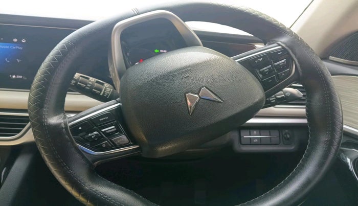 2021 Mahindra XUV700 AX 7 LUXURY P AT 7 STR, Petrol, Automatic, 49,311 km, interior