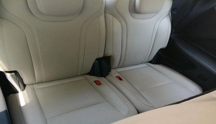 2021 Mahindra XUV700 AX 7 LUXURY P AT 7 STR, Petrol, Automatic, 49,311 km, interior