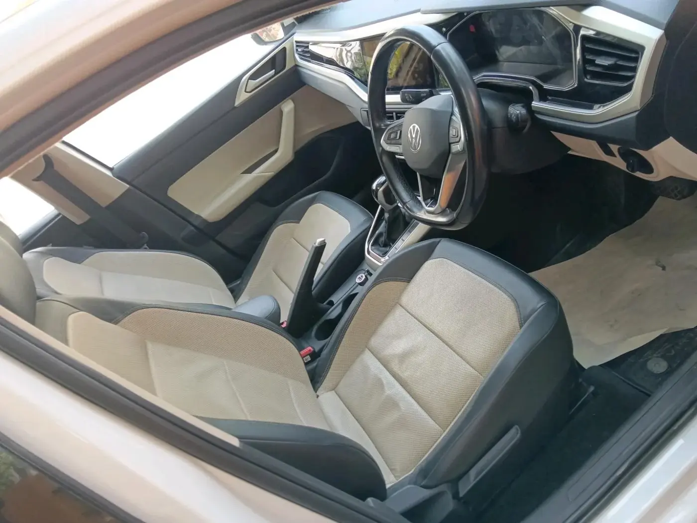2022 Volkswagen VIRTUS TOPLINE TSI 1.0 AT, Petrol, Automatic, 51,217 km, interior