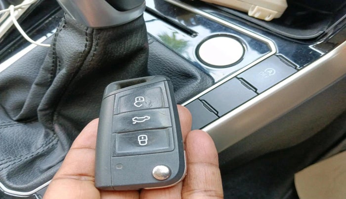 2022 Volkswagen VIRTUS TOPLINE TSI 1.0 AT, Petrol, Automatic, 51,217 km, interior