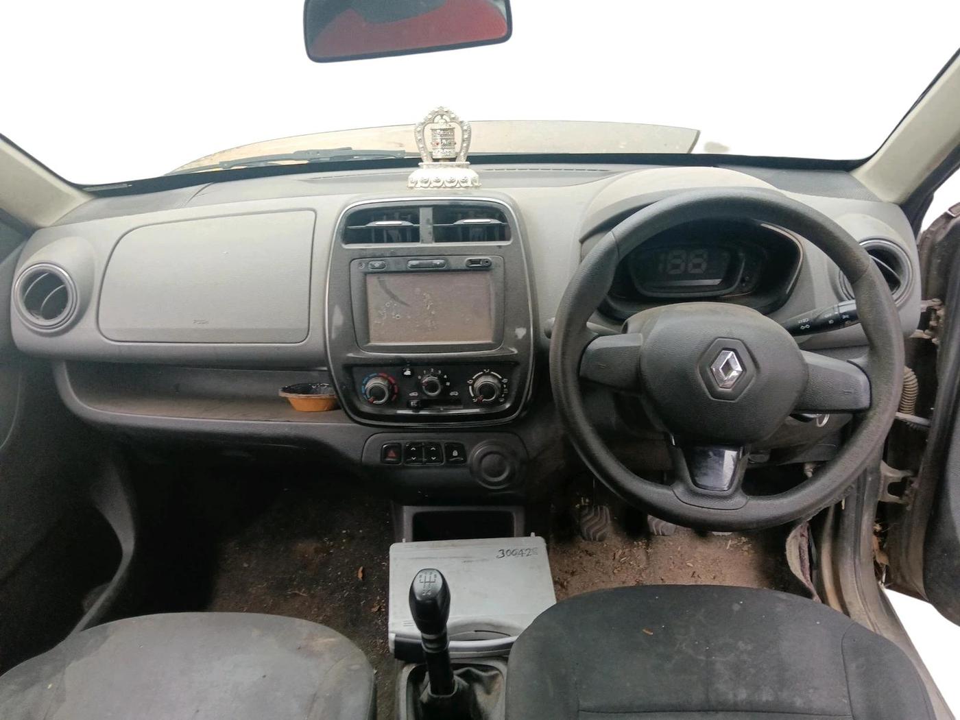 2017 Renault Kwid RXT 0.8, Petrol, Manual, 1,01,902 km, interior