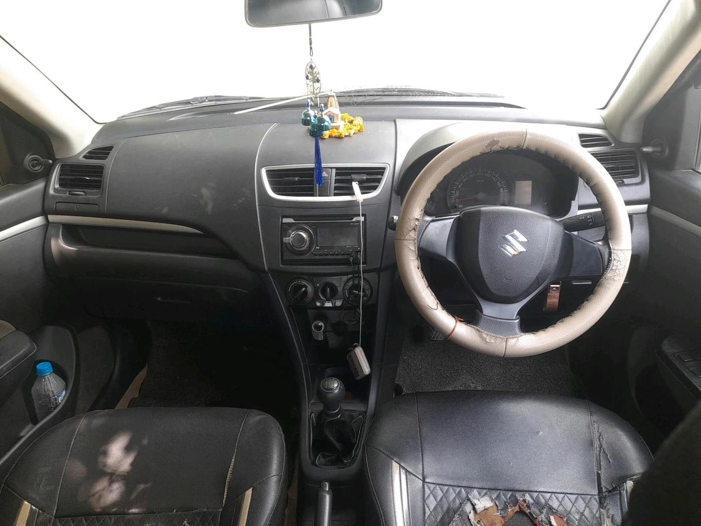 2015 Maruti Swift LXI, Petrol, Manual, 1,94,126 km, interior