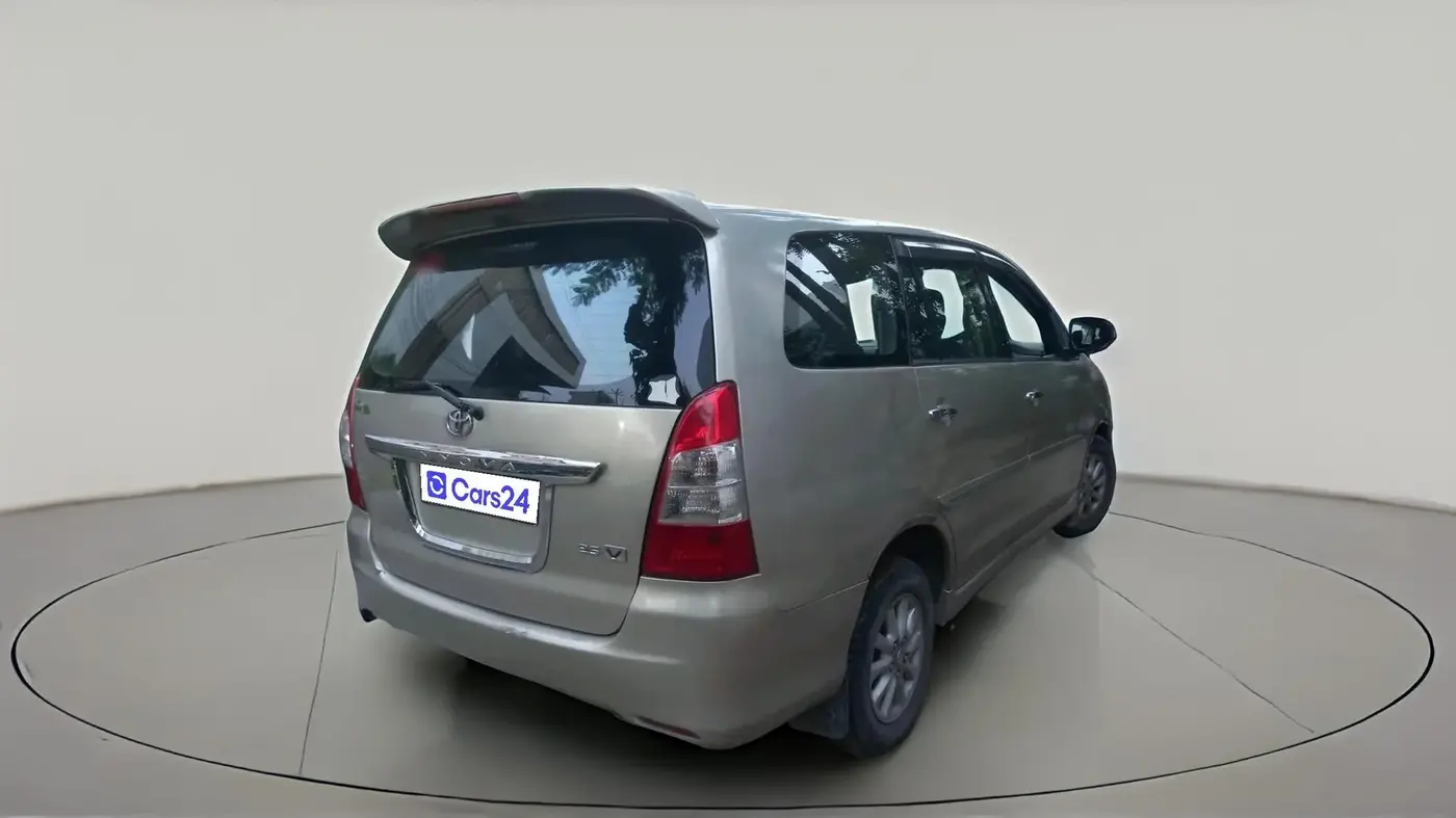 2013 Toyota Innova 2.5 VX 7 STR, Diesel, Manual, 2,67,133 km, exterior