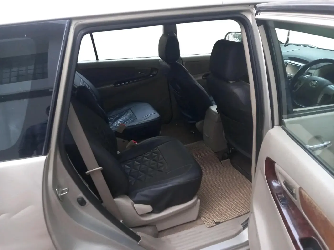 2013 Toyota Innova 2.5 VX 7 STR, Diesel, Manual, 2,67,133 km, interior