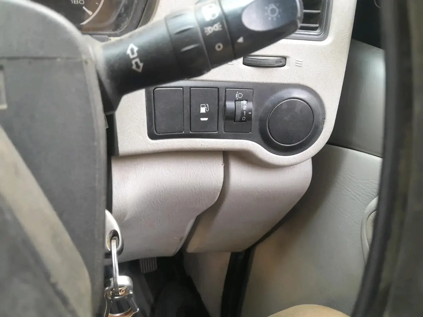 2015 Mahindra Scorpio S4, Diesel, Manual, 49,634 km, interior