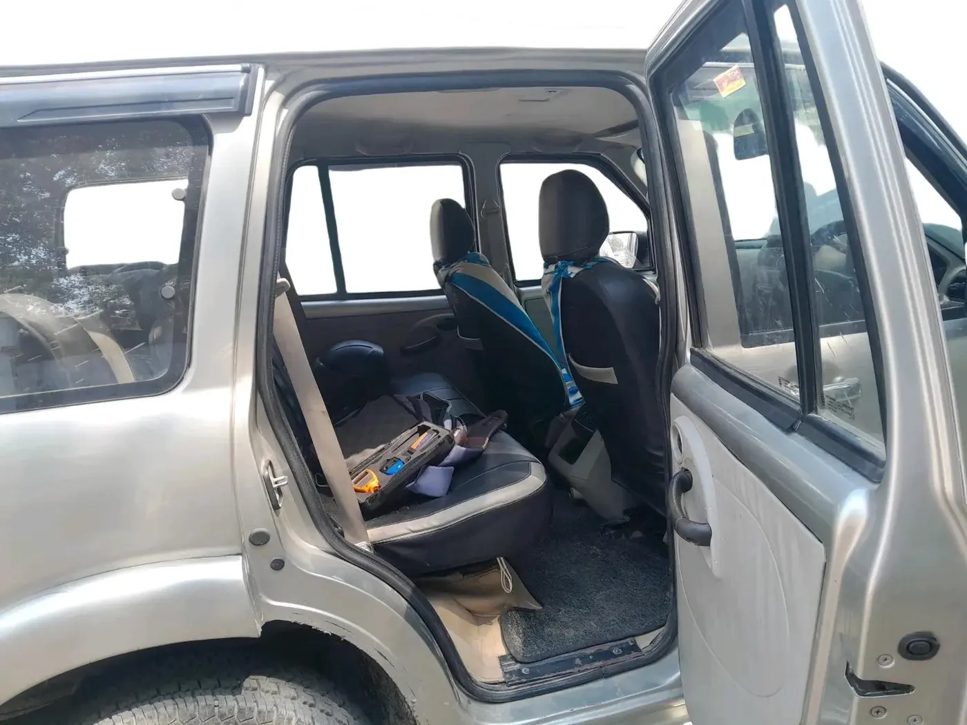 2015 Mahindra Scorpio S4, Diesel, Manual, 49,634 km, interior