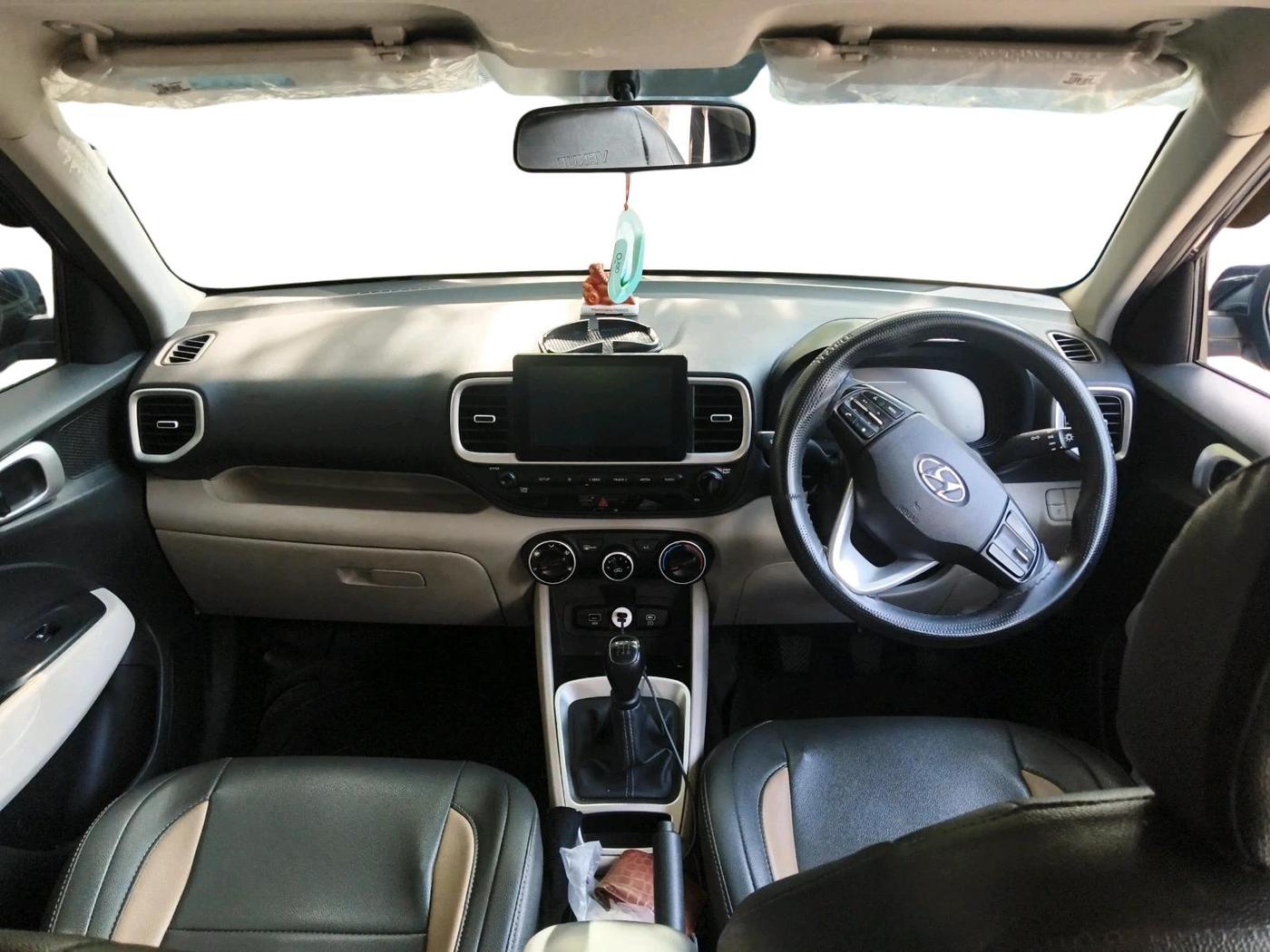 2022 Hyundai VENUE S 1.2, Petrol, Manual, 45,564 km, interior