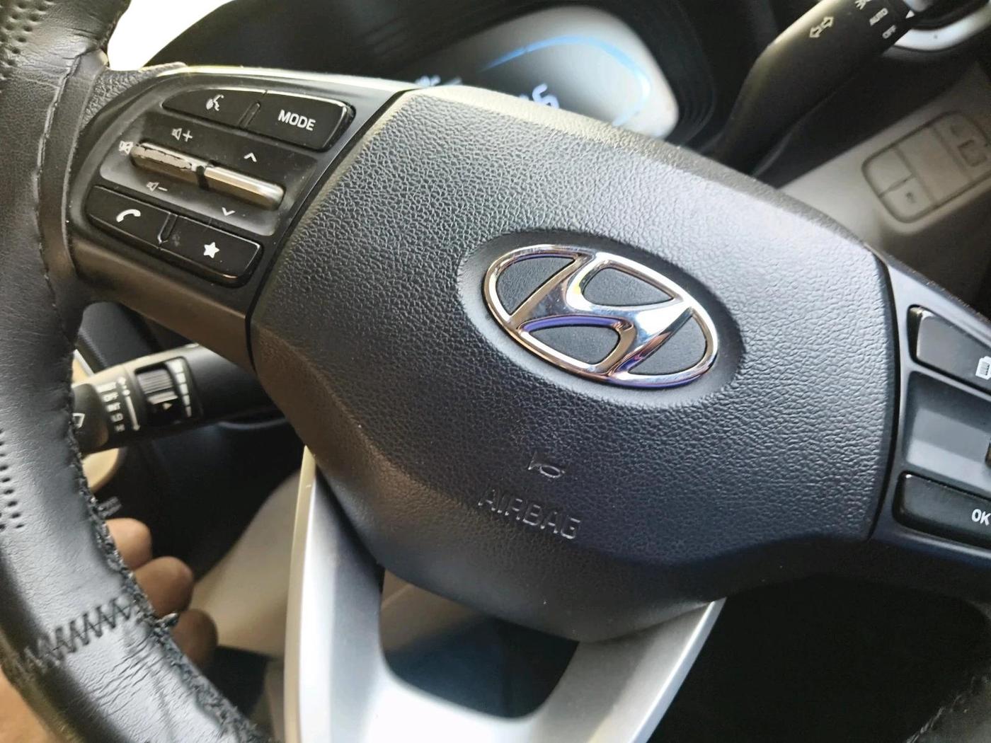 2022 Hyundai VENUE S 1.2, Petrol, Manual, 45,564 km, interior