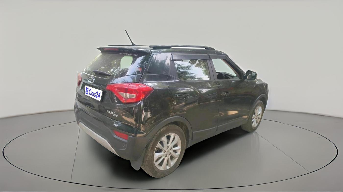 2019 Mahindra XUV300 W8 1.5 DIESEL, Diesel, Manual, 1,02,016 km, exterior