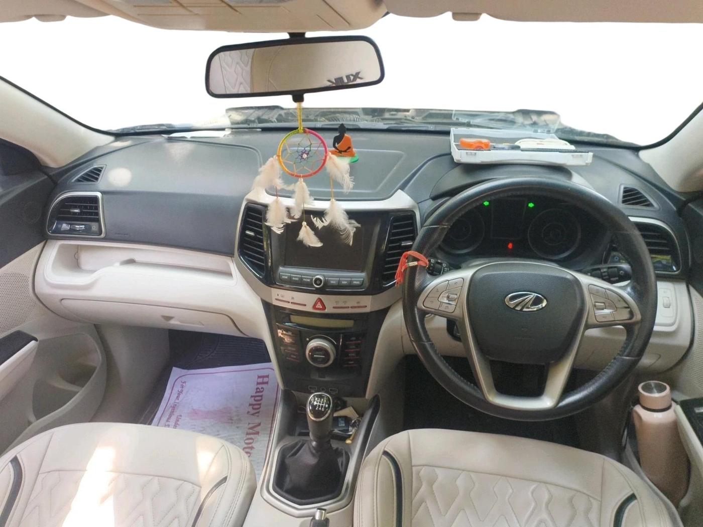 2019 Mahindra XUV300 W8 1.5 DIESEL, Diesel, Manual, 1,02,016 km, interior