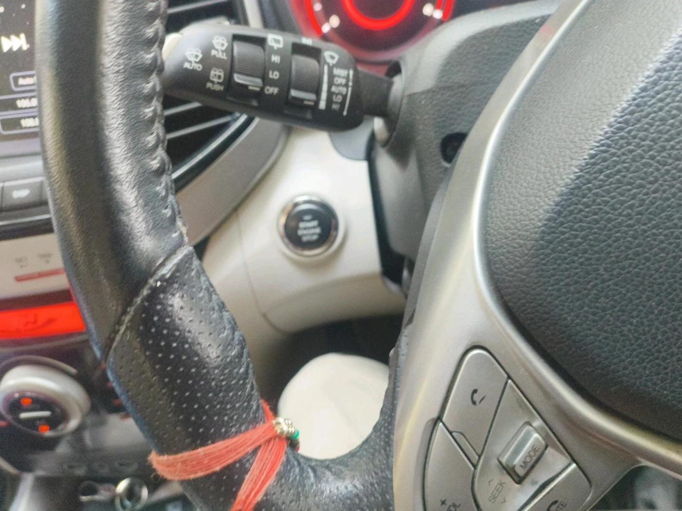 2019 Mahindra XUV300 W8 1.5 DIESEL, Diesel, Manual, 1,02,016 km, interior