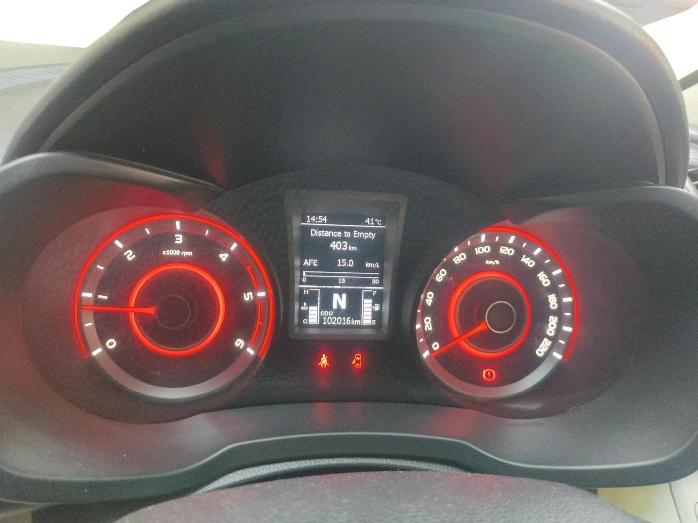 2019 Mahindra XUV300 W8 1.5 DIESEL, Diesel, Manual, 1,02,016 km, interior