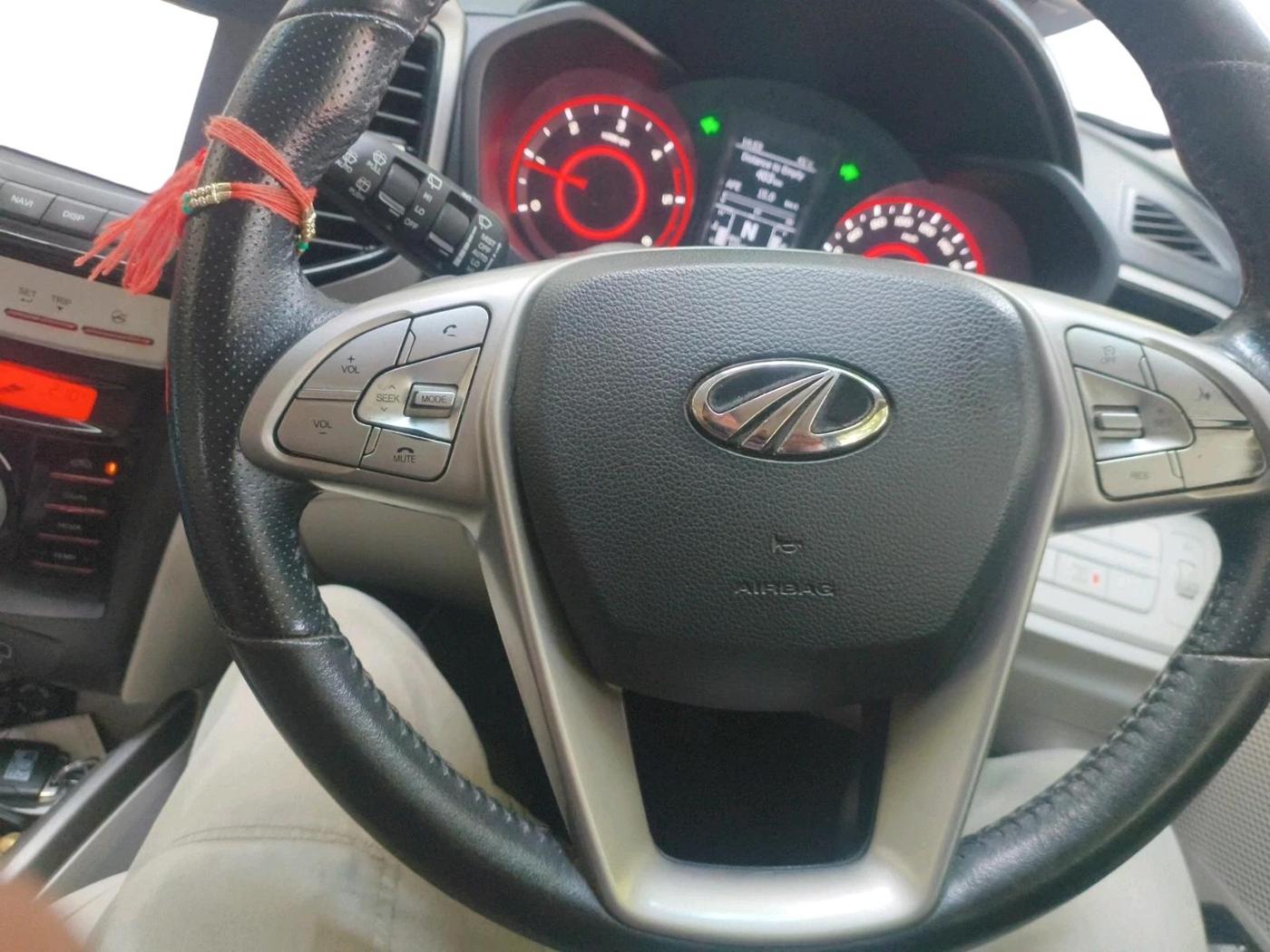 2019 Mahindra XUV300 W8 1.5 DIESEL, Diesel, Manual, 1,02,016 km, interior