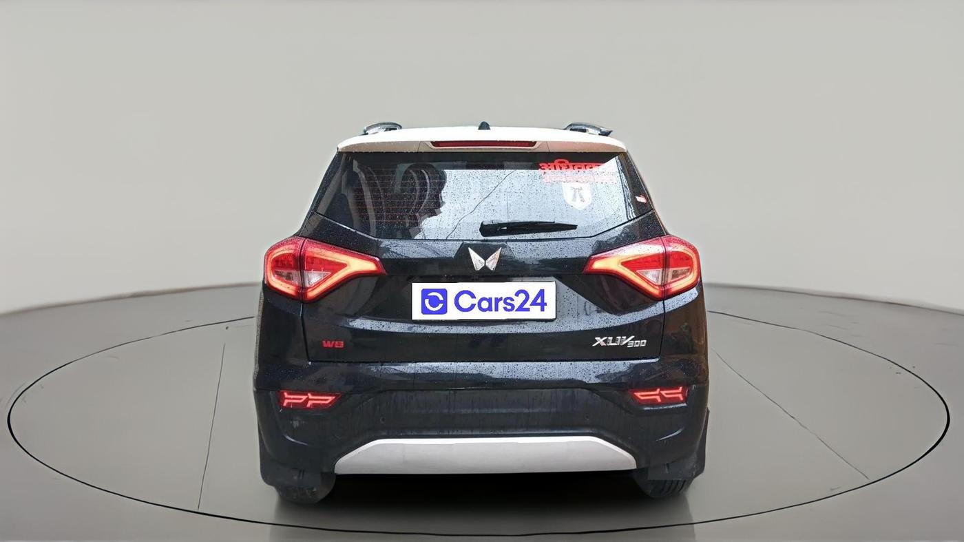 2022 Mahindra XUV300 W8 (O) 1.2 PETROL, Petrol, Manual, 1,03,357 km, exterior