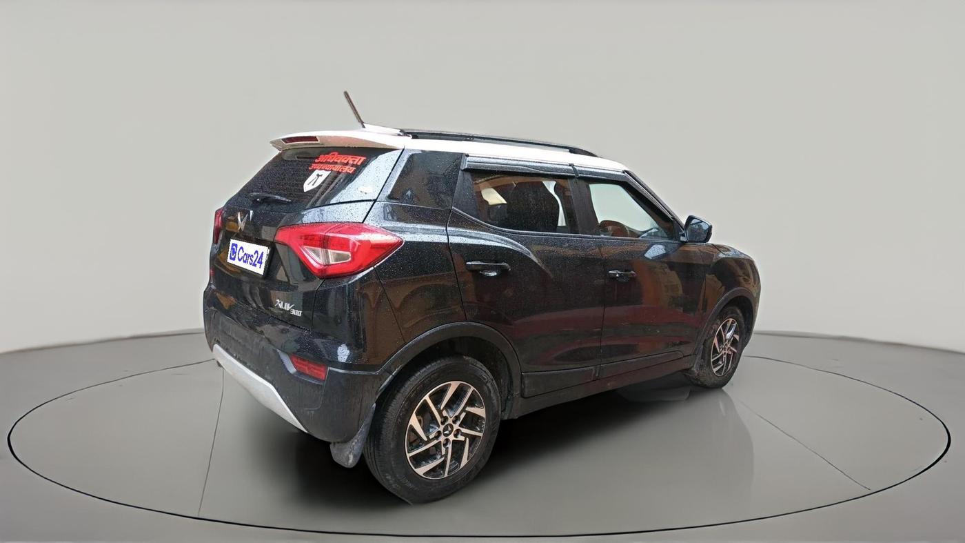 2022 Mahindra XUV300 W8 (O) 1.2 PETROL, Petrol, Manual, 1,03,357 km, exterior