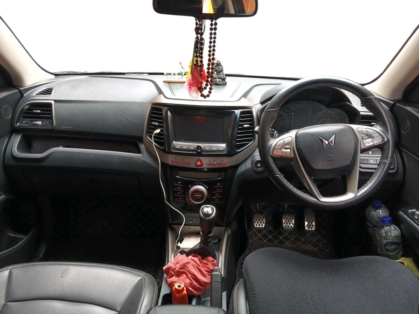2022 Mahindra XUV300 W8 (O) 1.2 PETROL, Petrol, Manual, 1,03,357 km, interior