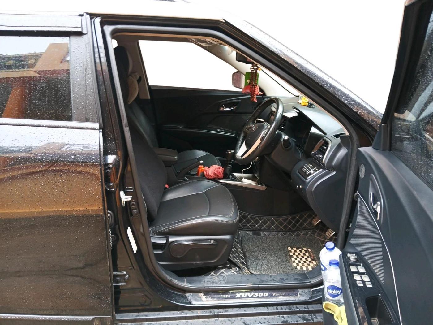 2022 Mahindra XUV300 W8 (O) 1.2 PETROL, Petrol, Manual, 1,03,357 km, interior
