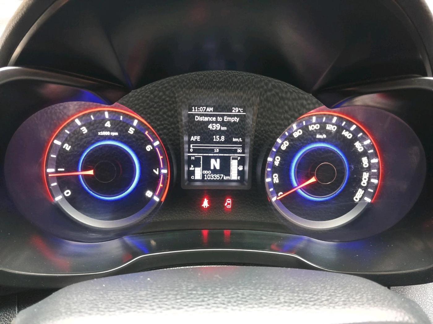 2022 Mahindra XUV300 W8 (O) 1.2 PETROL, Petrol, Manual, 1,03,357 km, interior