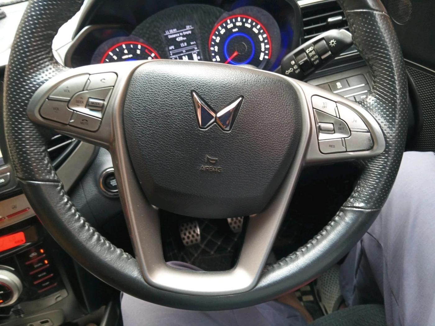 2022 Mahindra XUV300 W8 (O) 1.2 PETROL, Petrol, Manual, 1,03,357 km, interior