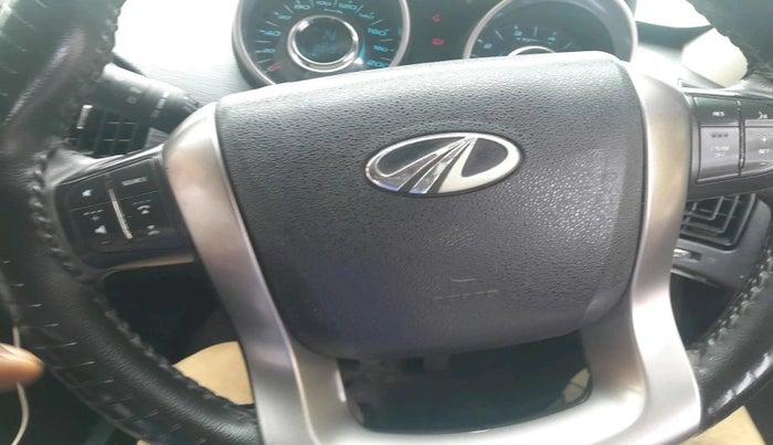 2018 Mahindra XUV500 W9 1.99, Diesel, Manual, 89,491 km, interior