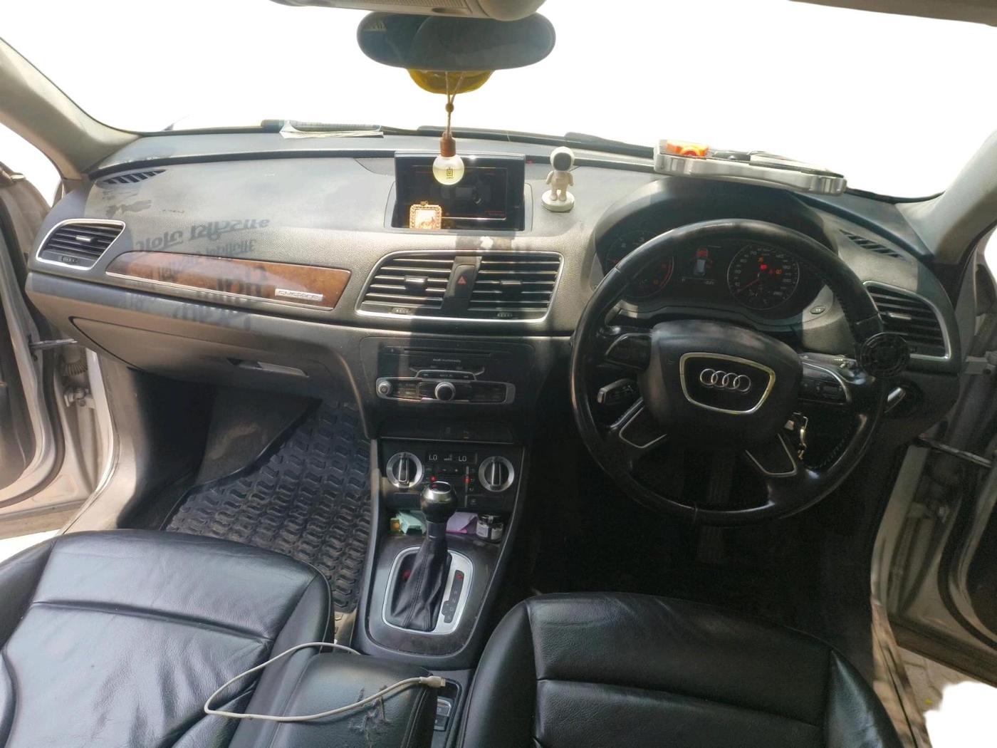 2013 Audi Q3 2.0 TDI QUATTRO, Diesel, Automatic, 1,80,774 km, interior