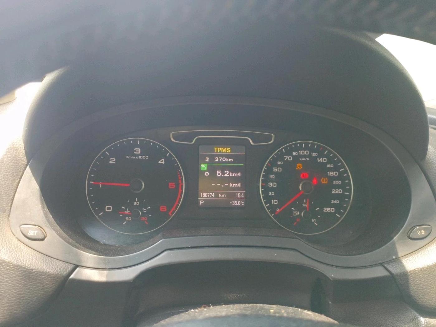 2013 Audi Q3 2.0 TDI QUATTRO, Diesel, Automatic, 1,80,774 km, interior