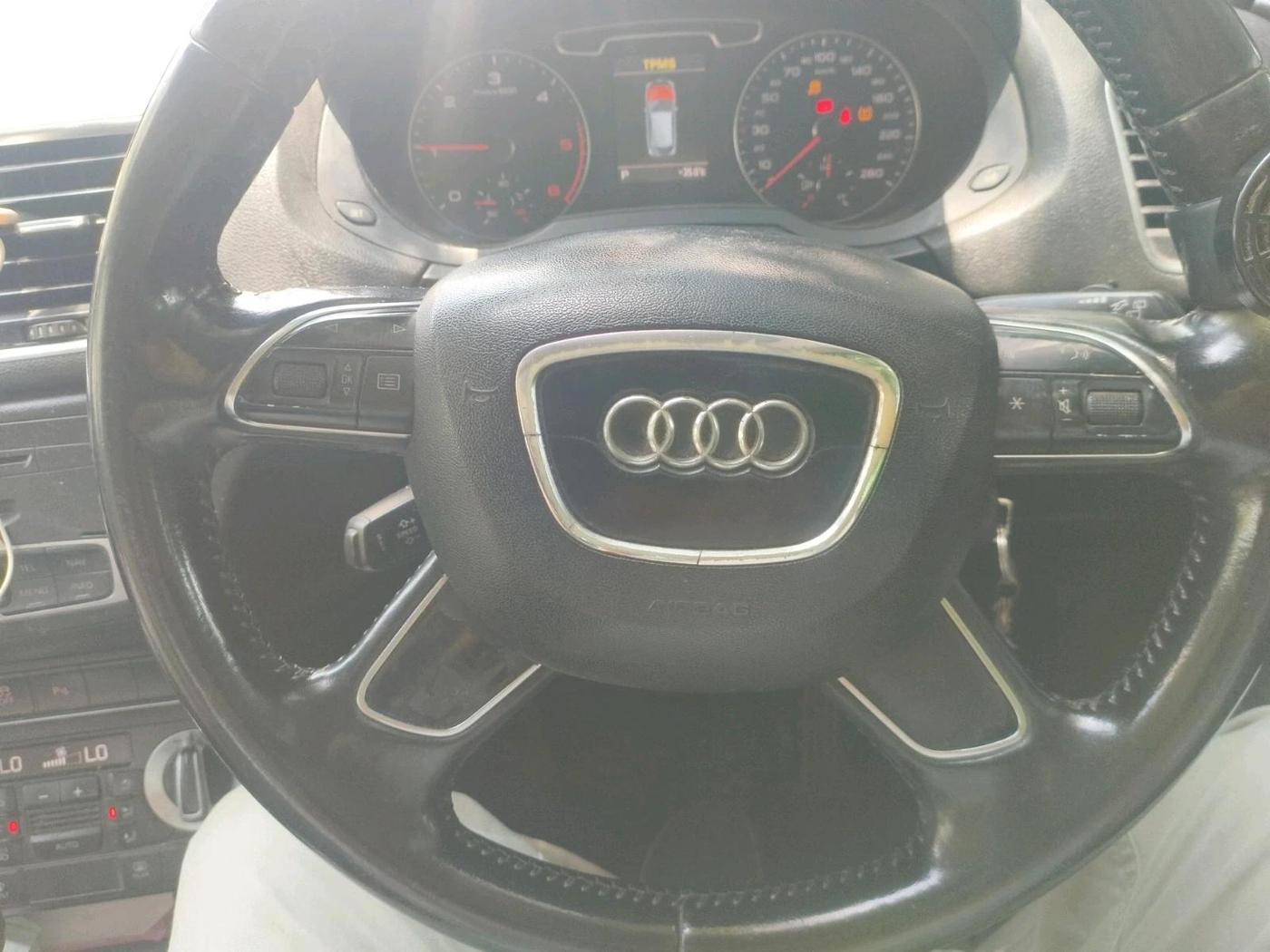 2013 Audi Q3 2.0 TDI QUATTRO, Diesel, Automatic, 1,80,774 km, interior