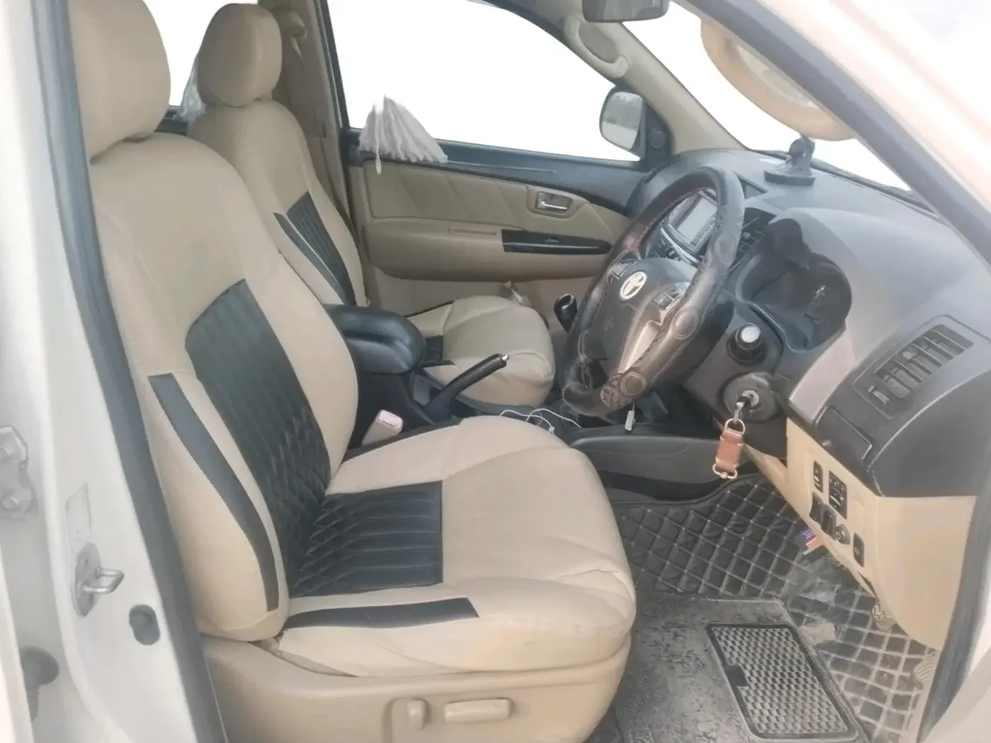 2015 Toyota Fortuner 3.0 4X2 MT, Diesel, Manual, 1,78,716 km, interior