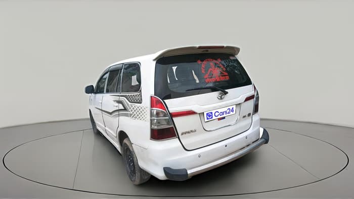 2014 Toyota Innova 2.5 GX 7 STR, Diesel, Manual, 2,65,145 km, exterior