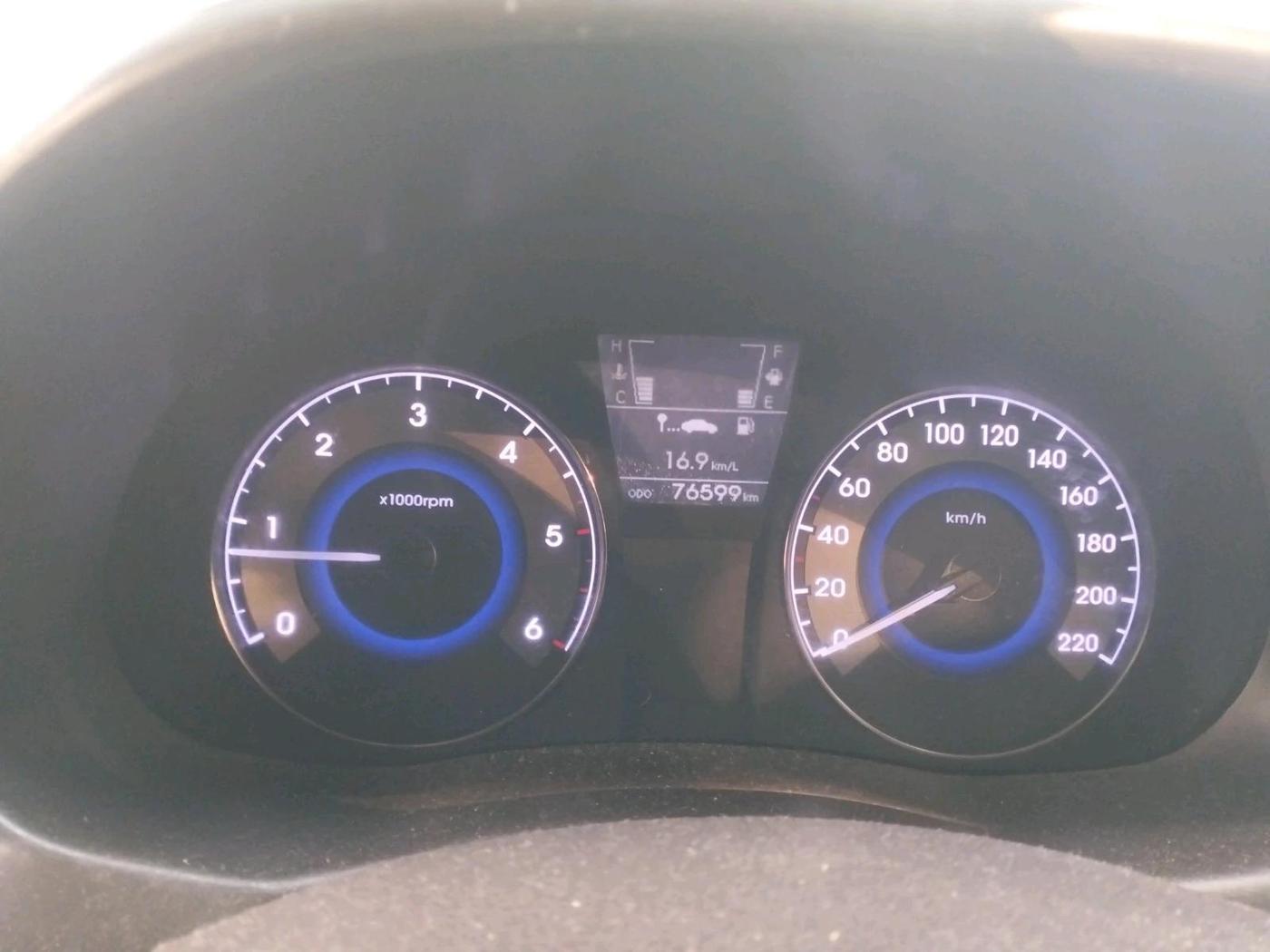 2013 Hyundai Verna FLUIDIC 1.6 CRDI SX, Diesel, Manual, 76,599 km, interior