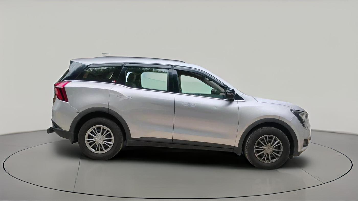 2022 Mahindra XUV700 AX 3 D MT 7 STR, Diesel, Manual, 1,53,838 km, exterior