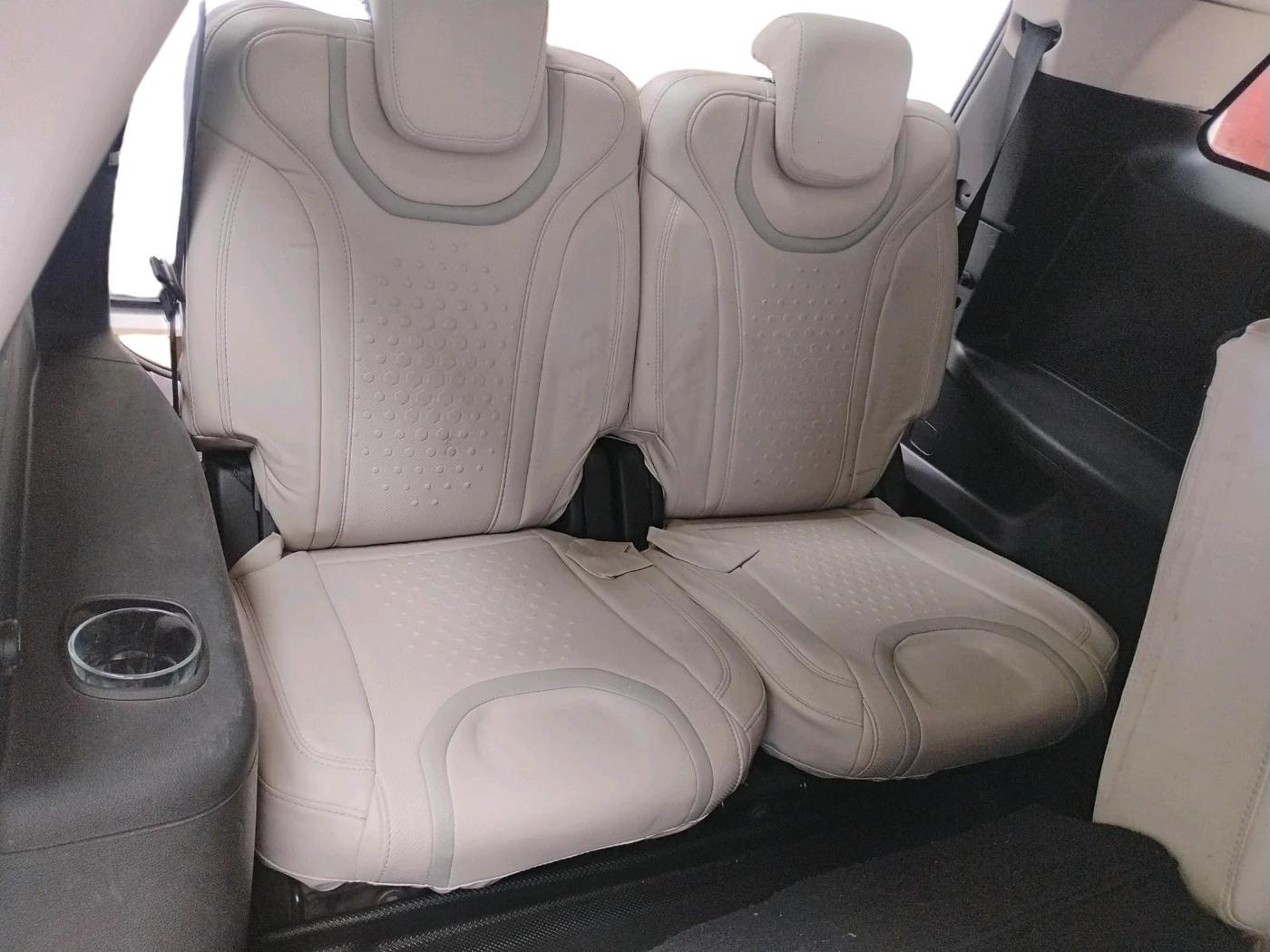 2022 Mahindra XUV700 AX 3 D MT 7 STR, Diesel, Manual, 1,53,838 km, interior
