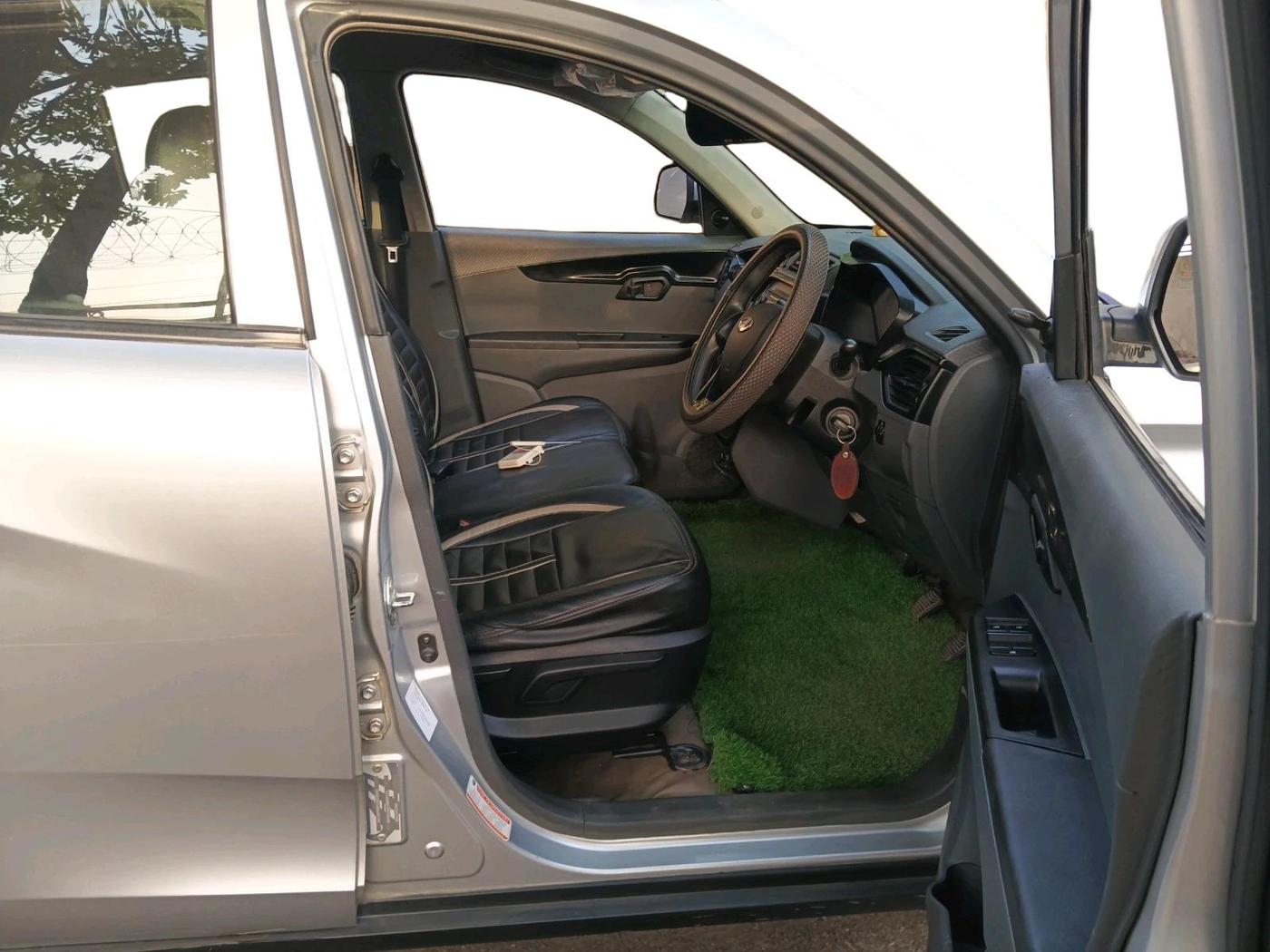 2017 Mahindra KUV 100 NXT K4+ P 6 STR, Petrol, Manual, 38,349 km, interior