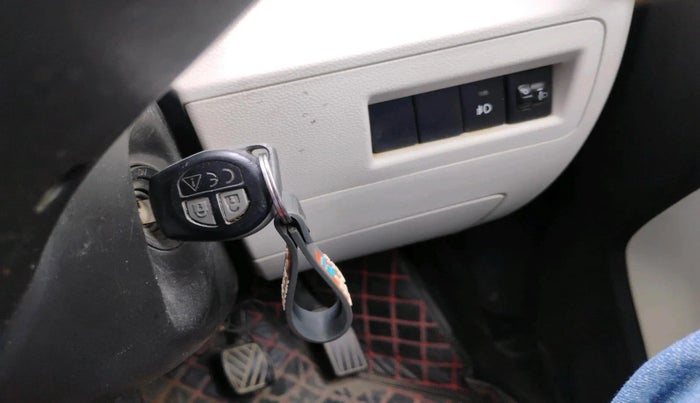 2017 Maruti IGNIS DELTA 1.2, Petrol, Manual, 1,20,620 km, interior