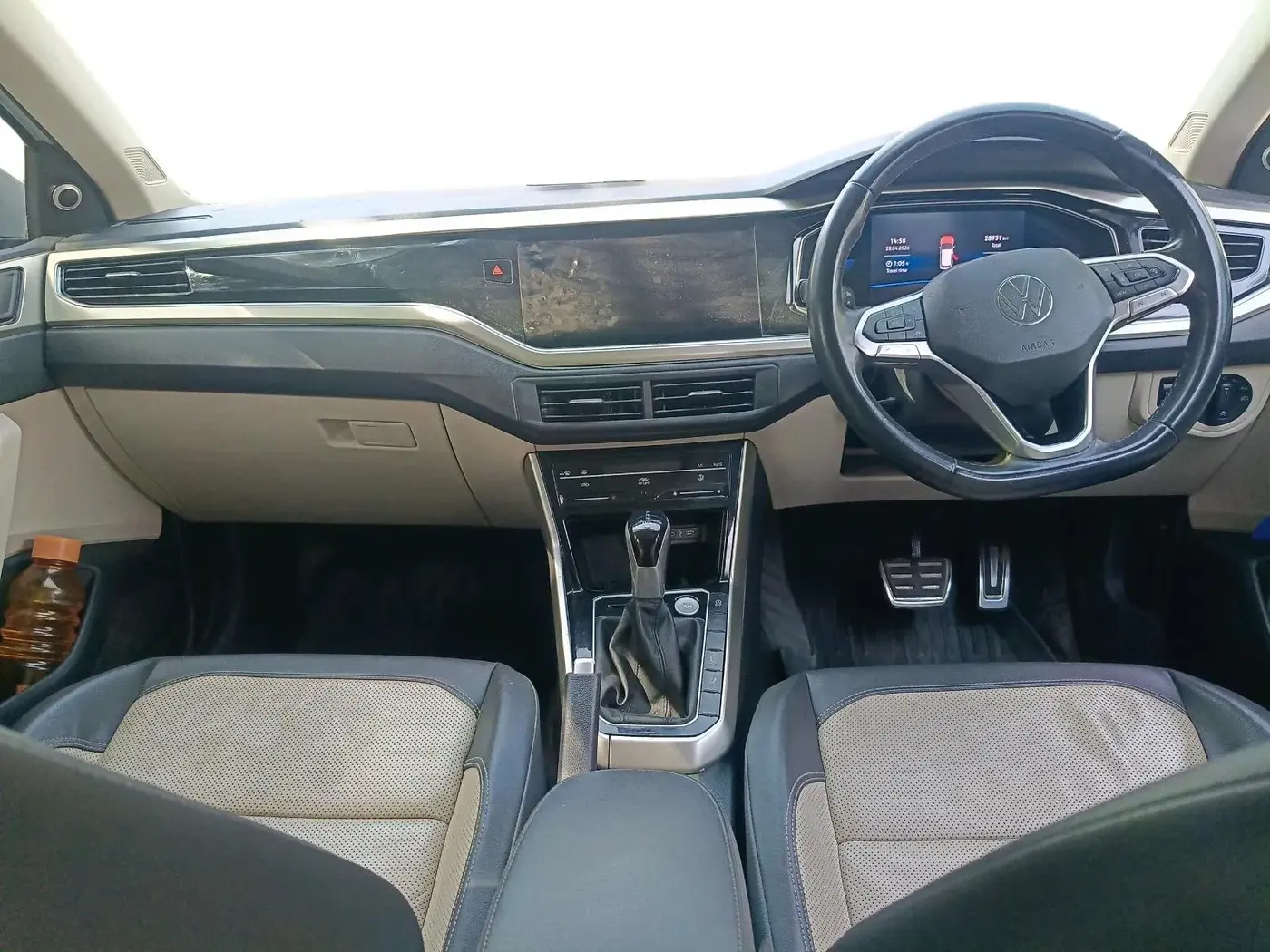 2022 Volkswagen VIRTUS TOPLINE TSI 1.0 AT, Petrol, Automatic, 28,931 km, interior