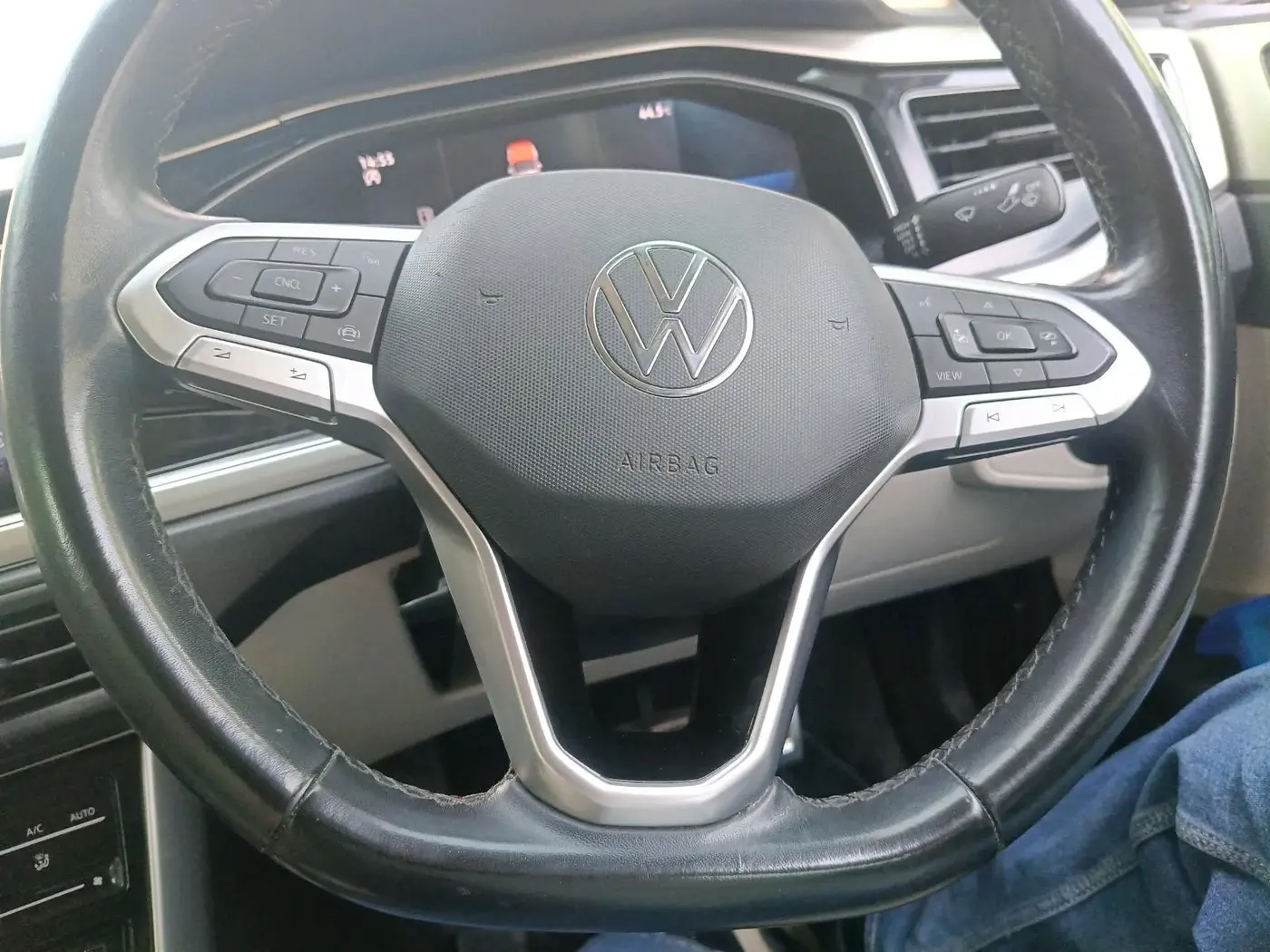 2022 Volkswagen VIRTUS TOPLINE TSI 1.0 AT, Petrol, Automatic, 28,931 km, interior